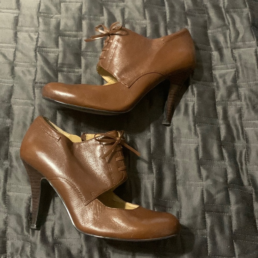 Nine West brown heel. Good condition
